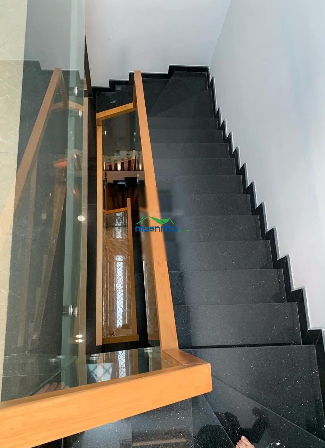 Bán nhà 3 tầng, 5 phòng ngủ, đường 9, linh xuân - giá 6,05 tỷ - 2