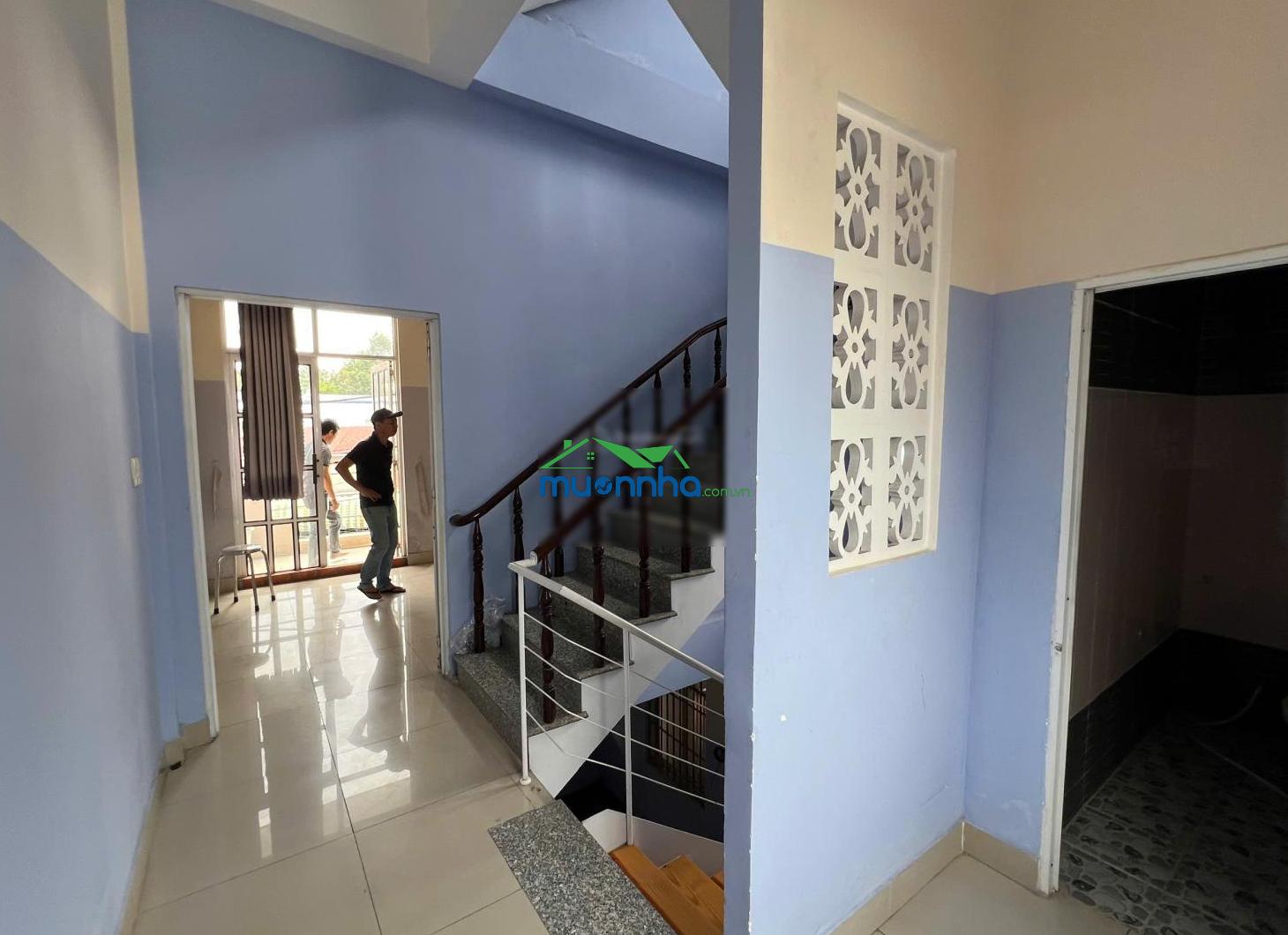 Bán nhà 3 tầng kiên cố sổ hoàn công - giá 4tỷ8 tổng 152m2 sử dụng - đường 6m oto qua lại - gần chợ