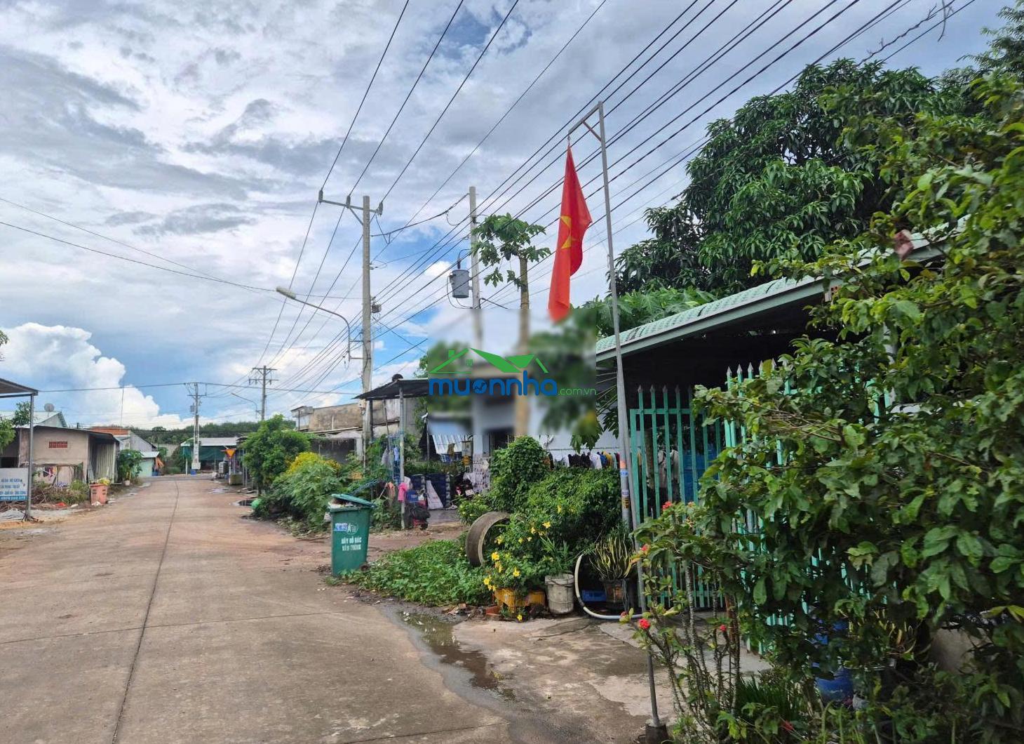 Cần bán ra 348m2 + 100m2 tc đất thuộc hcm, đường bê tông 7m, cách dh 507 đúng 150m. giá: 690tr