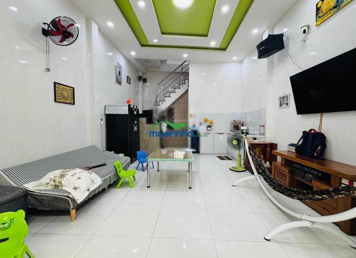 Chỉ 3.66 tỷ, bán nhà 3 tầng hxh gần chợ đầu mối thủ đức 43m2, bình chiểu , thủ đức. - 2