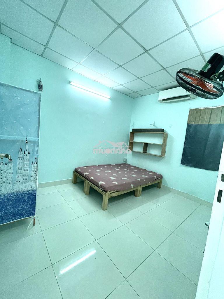 Phòng trọ 16m2 giá 2tr gần sân bay