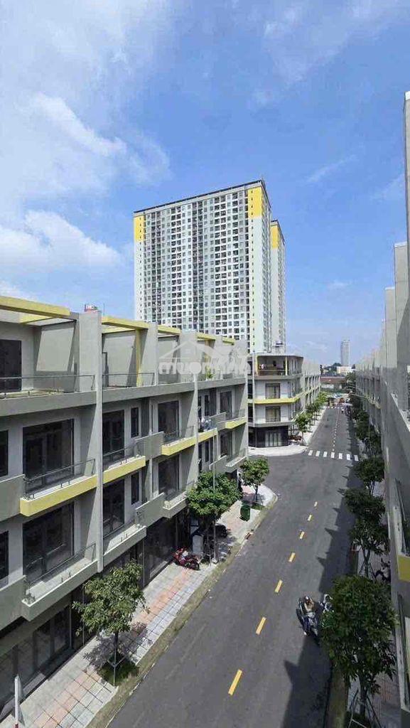 Nóng!!! nhà phố khu đông tp.hcm