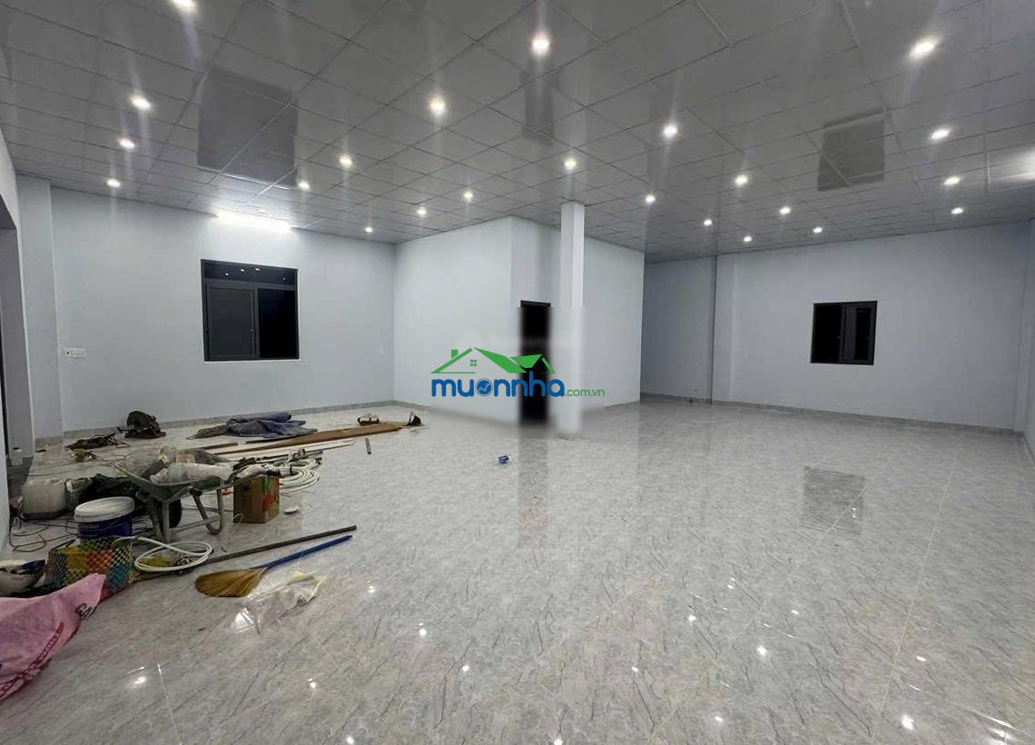 Cho thuê mặt tiền kinh doanh đường nhựa 12m . xe công ra vào 24/24 sát ql 13 gần chợ bưng cầu phườ