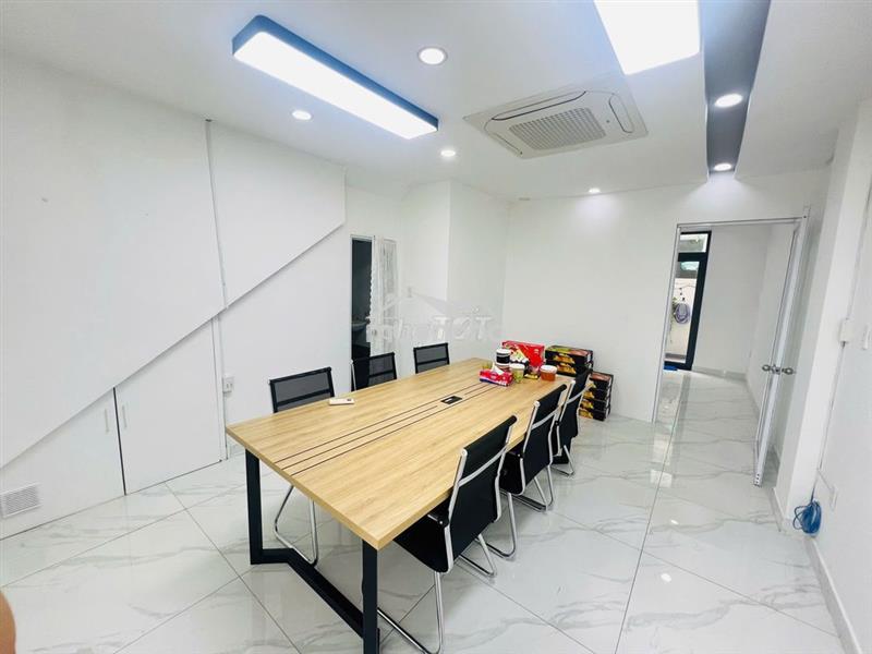Cho thuê nguyên sàn văn phòng trệt + lửng 120m2 sẵn bàn ghế máy lạnh