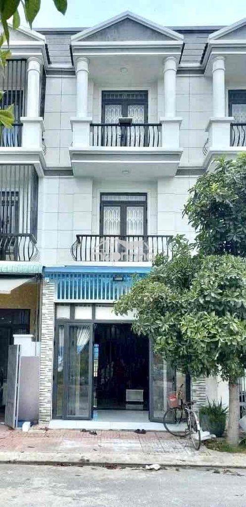Cho thuê nhà 2 lầu 4phòng ngủ khu đô thị phúc đạt phú lợi ở & mở vp