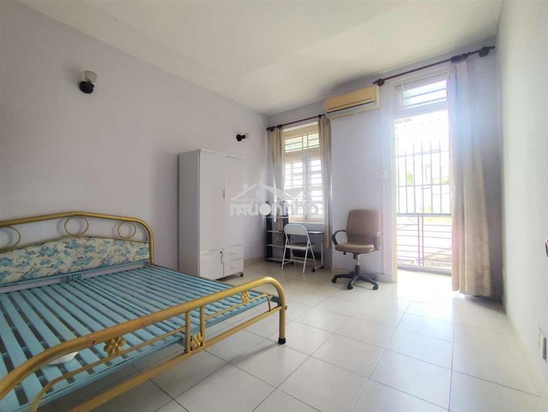 Phòng ban công cửa sổ view thoáng, wc riêng, khu d2, uvk, free để 2 xe