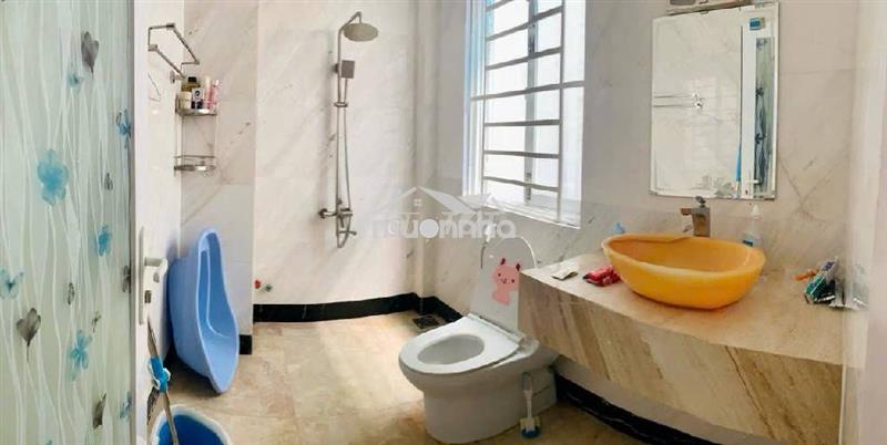 Nhỉnh 2 tỉ bán gấp nhà hẻm ô tô lũy bán bích shr 