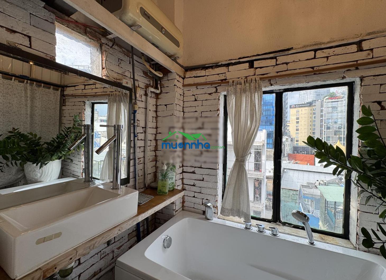 Chung cư cũ 2pn 50m² full nt decor cao cấp vintage,điện nước nhà nước,có thang máy ngay bến thành