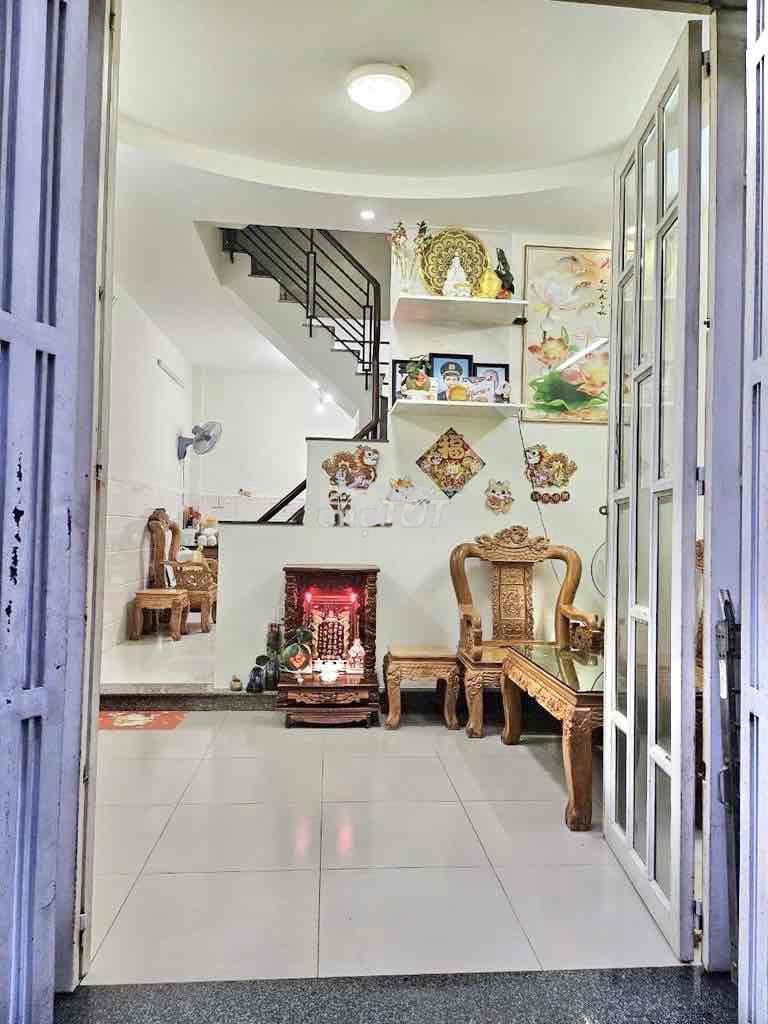 Nhà 2 lầu 3pn, đường tân hoá, gần cầu ông buông, hồng bàng