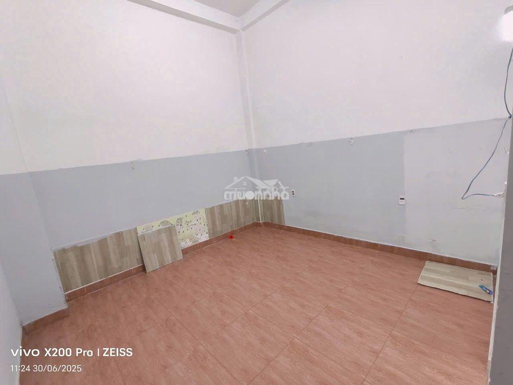 Phòng không nội thất nhà vệ sinh riêng - 4