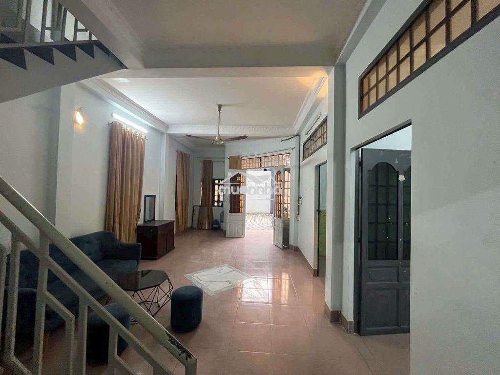 Nhà lầu sân vườn gần chợ xóm nghèo - 2