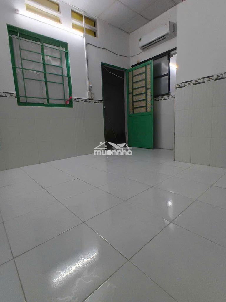 Cho thuê rẻ phòng có máy lạnh, cửa sổ gió trời, gần lotte mart