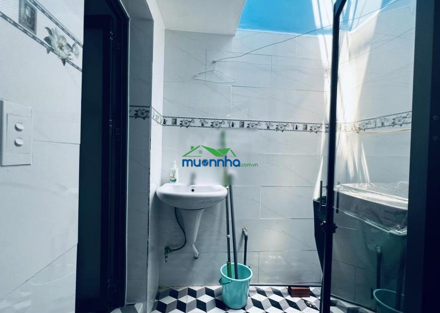 Nhỉnh 5 tỷ hẻm xe hơi 60m 3pn, hoàn công đủ, đang cho thuê 12 tr/tháng gần khu vạn phúc city