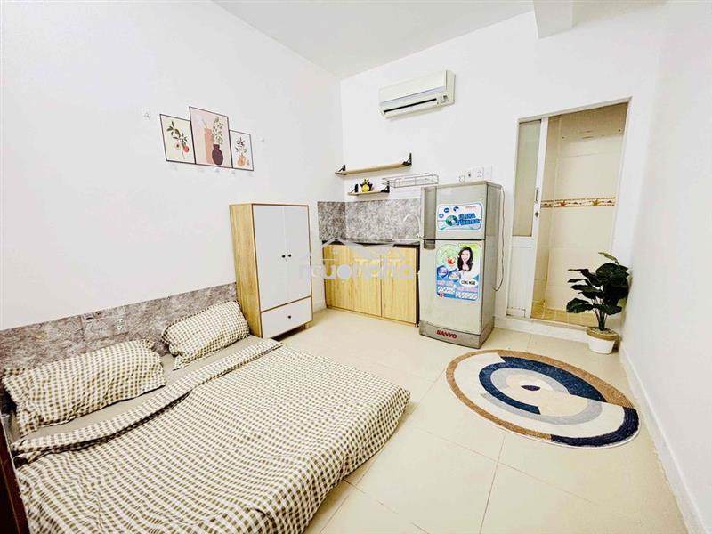 Studio ngay siêu thị go tô hiến thành