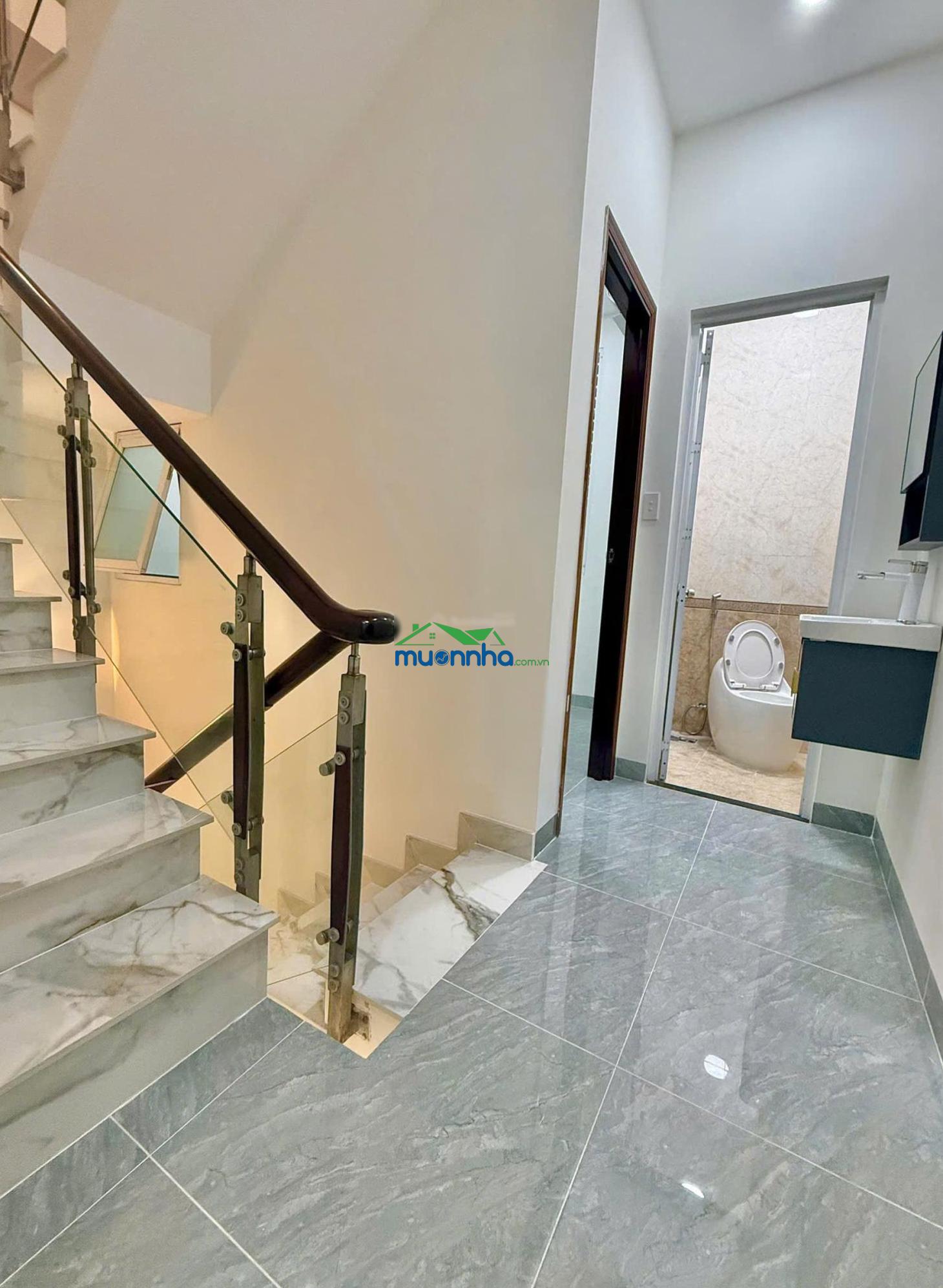 Bán nhà hẻm xe hơi đỗ cửa đường nguyễn hữu tiến - tân phú