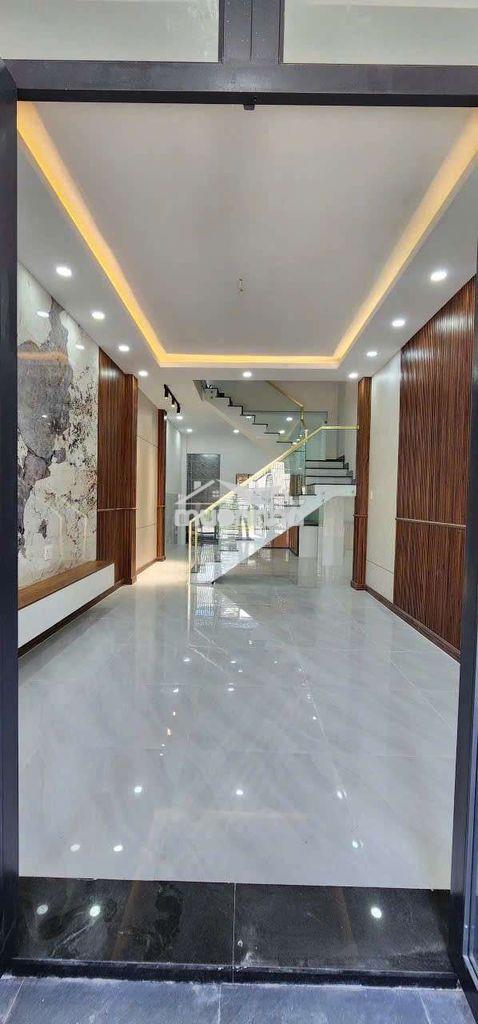 Nhà đẹp ko tùy vêt 4x15m giá 2ty550tr