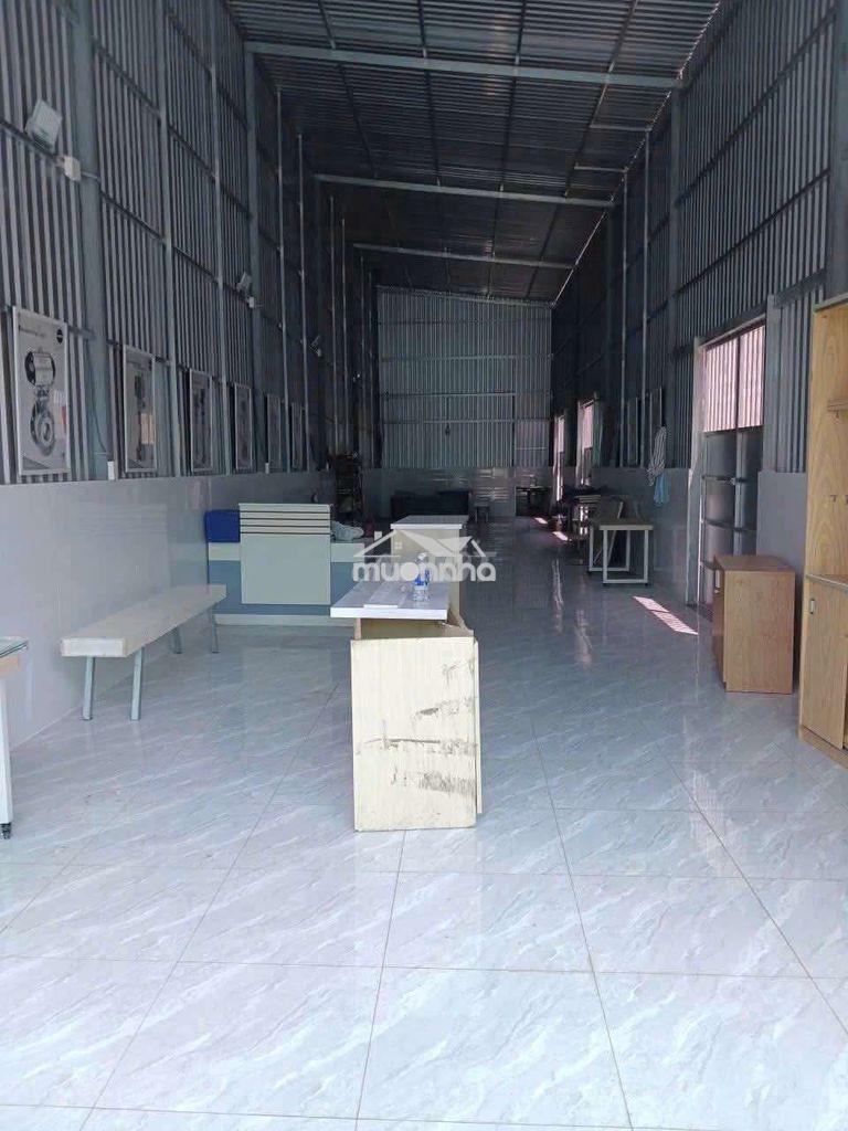 Cho thuê xưởng thạnh lộc quận 12
dt: 5x40m giá 9tr đường xe tải - 3