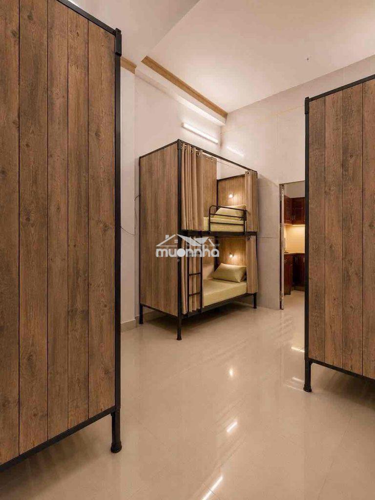 Ký túc xá 6 giường máy lạnh 24/24 bếp, toilet riêng ngay ga metro