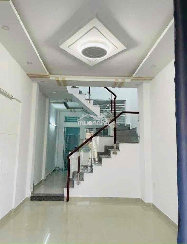 Nhà q1, 1 trệt 1 lầu, 1 sân thượng, 2p. ngủ 2m. lạnh ở và đi làm - 2