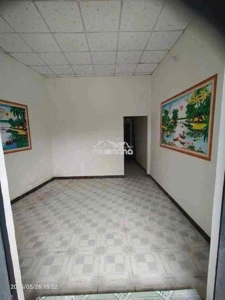 Nhà bình chuẩn 40 đã trống. bán gấp nhà sổ chung bình chuẩn gần trường - 3