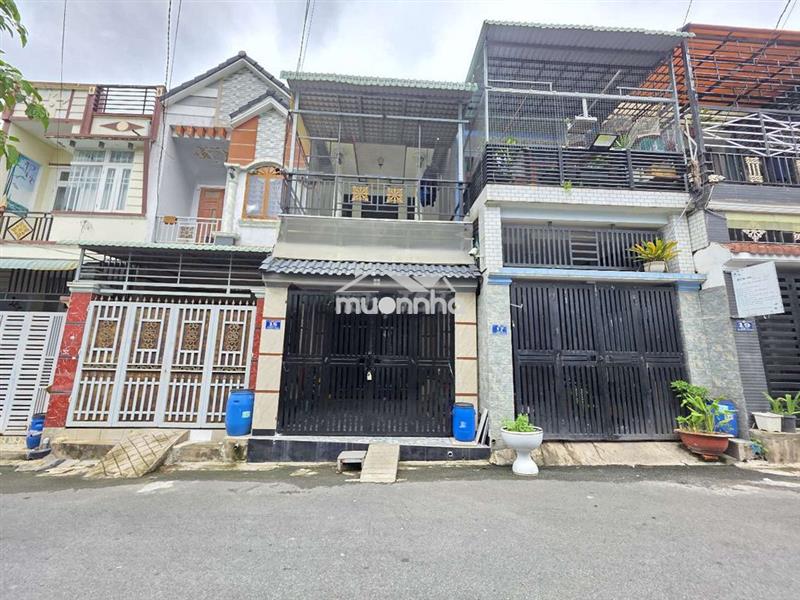 Nhà phố kdc gần ngã tư liên huyện dĩ an