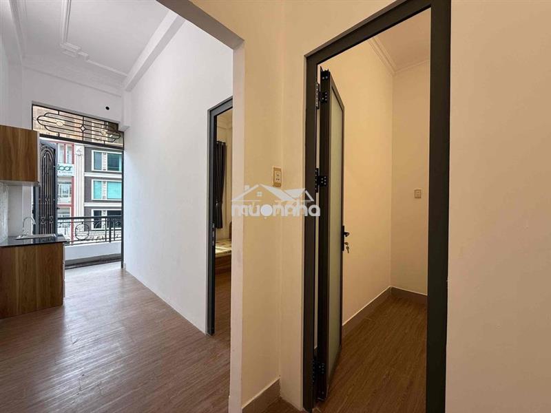 2 phòng ngủ ban công riêng .... ngay mặt đường lê quang định