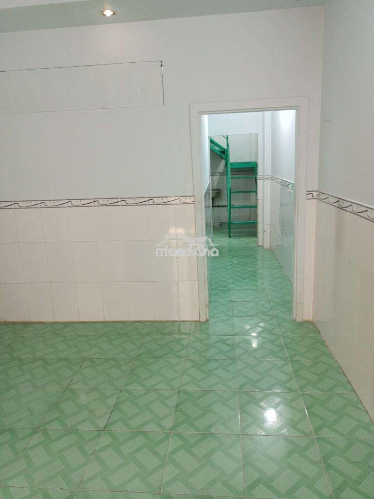 Nhà nguyên căn một trệt một lầu  tận kiểng q7