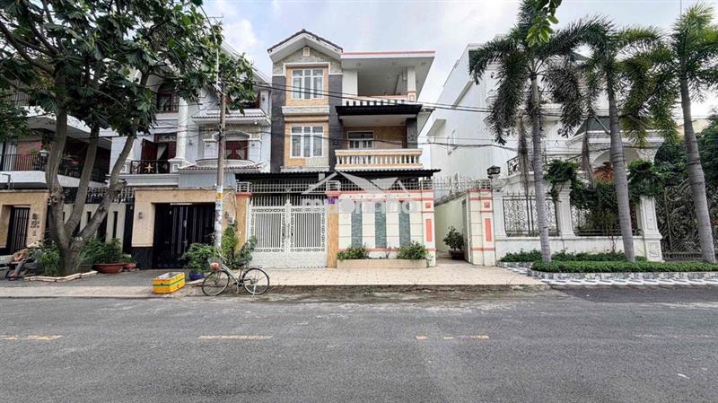 Biệt thự full nội thất khu aeon tên lửa 10x20 hầm 3 lầu