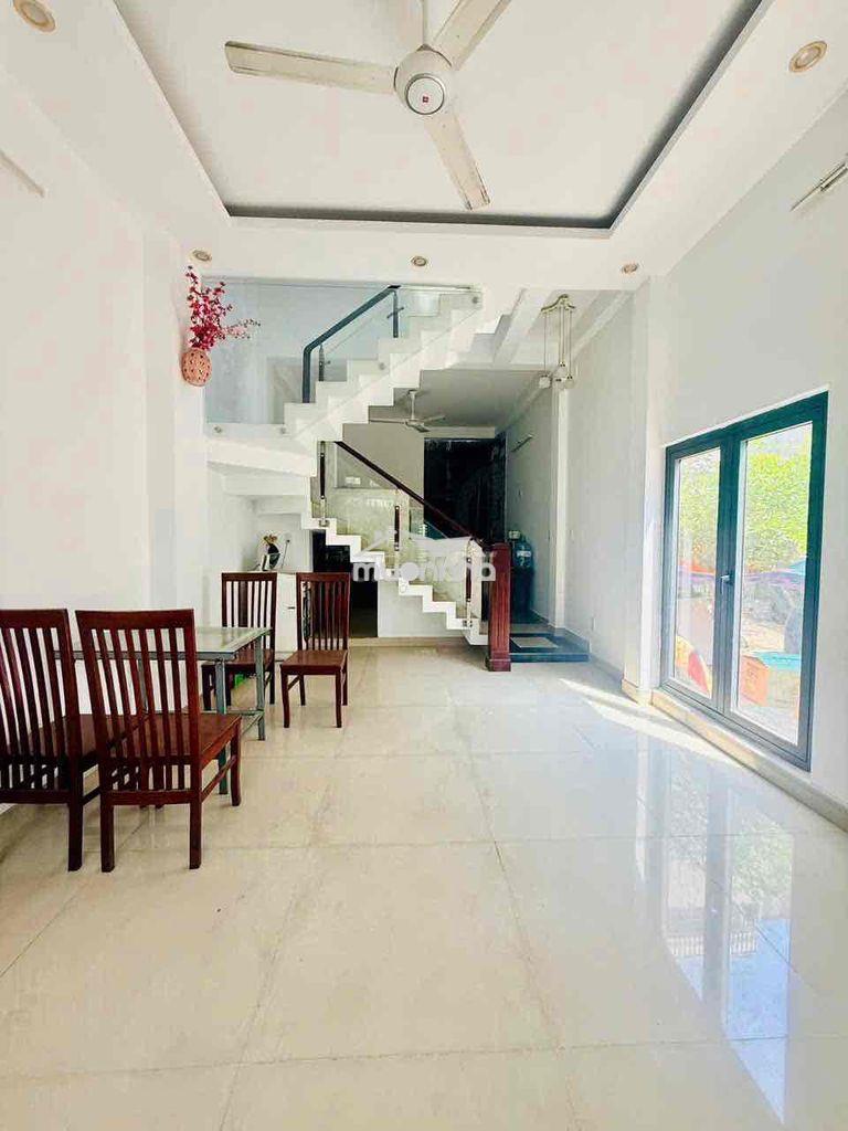 Nhà đẹp 1t2l 4pn 4wc đường oto ngay vòng xoay nguyễn duy trinh q9