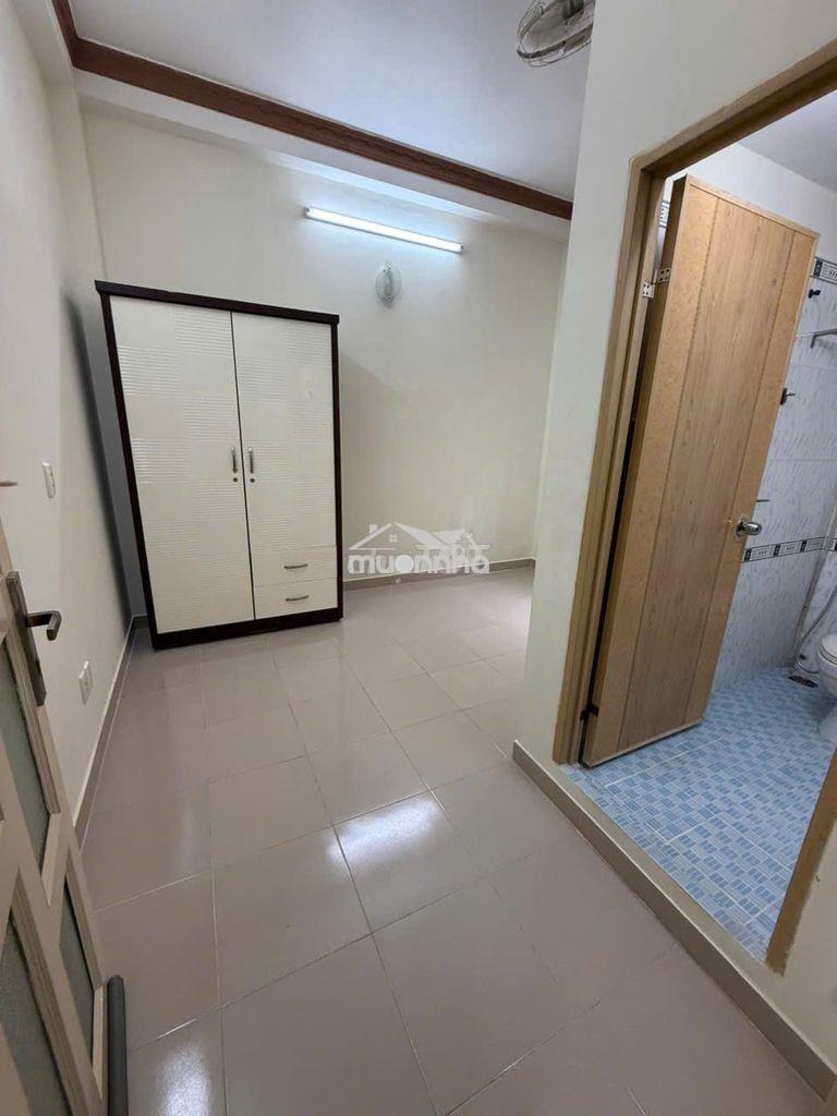 Quận 10, cho thuê phòng tiện nghi, máy lạnh, toilet riêng, tủ lạnh...