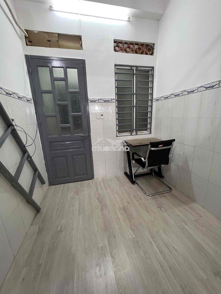 Phòng trọ có gát, có máy lạnh gần etown