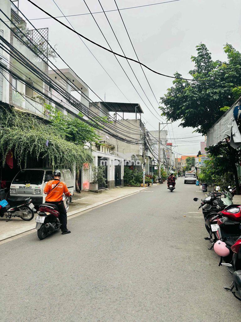 Hẻm xe tải, dt lớn: 4.5x16, ngay hương lộ 2, ngã 4 bốn xã, giữ tiền