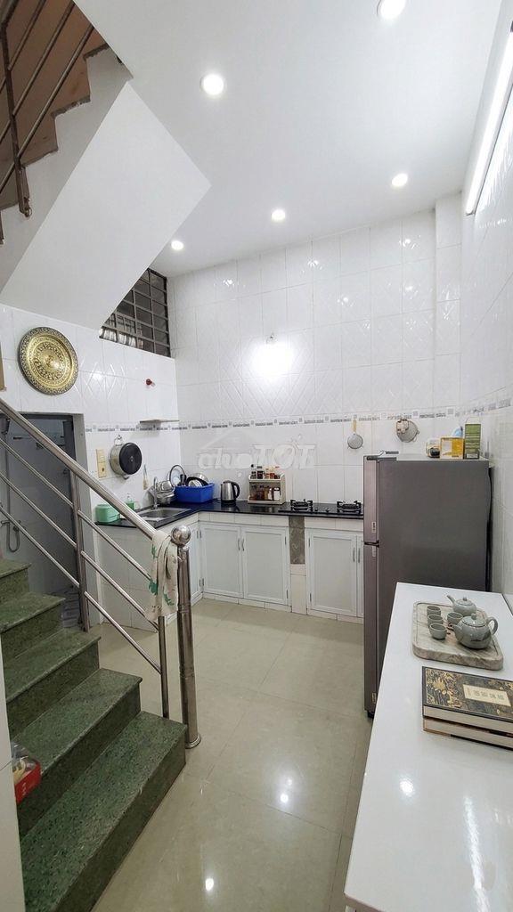 Bán nhà bà hom 3 tầng lầu 5.2 tỷ - 2
