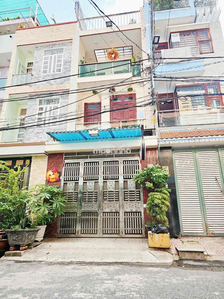 Nhà đẹp và sang, nội thất gỗ cao cấp. khu an ninh, dân trí cao. không