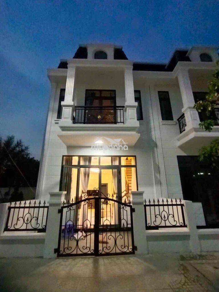 Bán gấp nhà phường uyên hưng, tân uyên, giá 1ty890