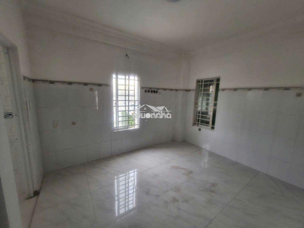 Phòng sang đep 20m2 giá rẻ nhà mặt tiền đường - 2