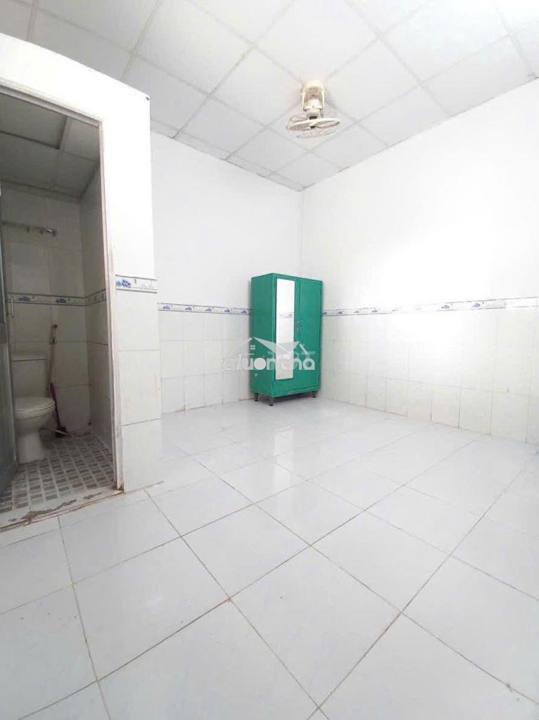 Cho thuê rẻ 2 phòng gần trường tôn đức thắng, chỉ 3,9 triệu - 2