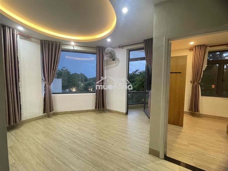 Studio ban công phòng ngủ tách biệt