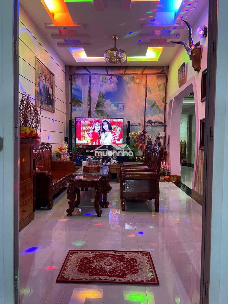 Nhà lầu mặt tiền đường gần chợ phú mỹ