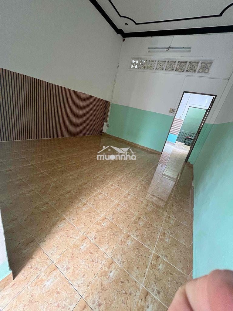Cần cho thuê phòng trống có ban công gần chợ phạm văn hai - 2