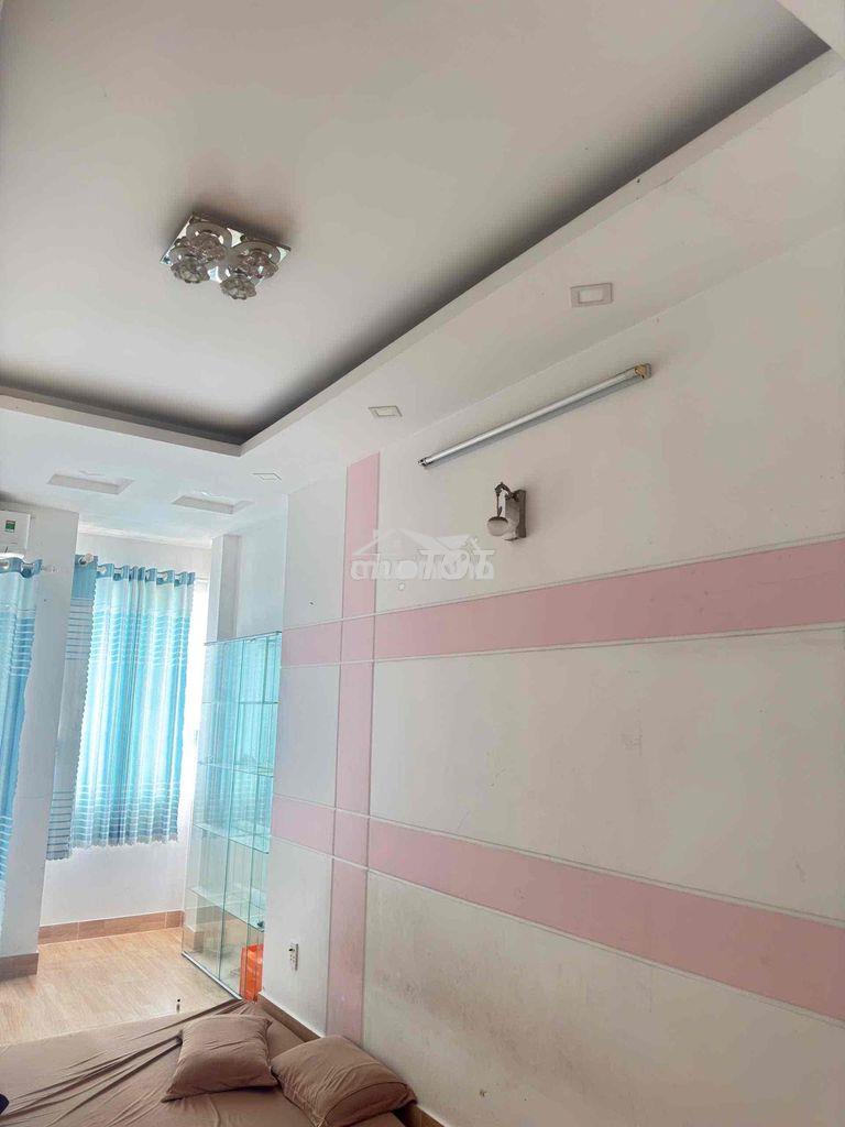 CẦN CHO THUÊ TẦNG 2 RỘNG RÃI GIÁ MỀM KV Q.4 - 3