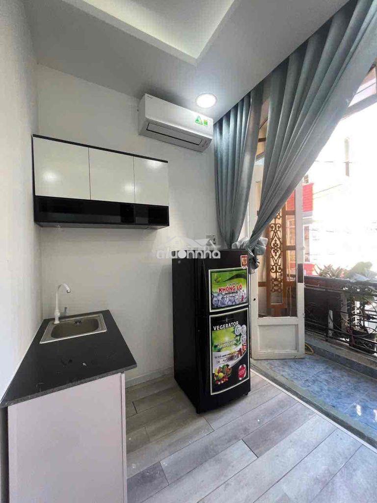 Cho thuê studio ban cổng cửa sổ trời lớn ngay sân bay