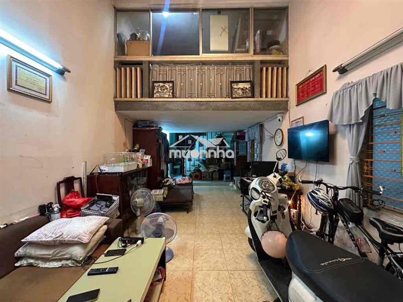 Vị trí đắc địa - ngay công viên tao đàn - cách mt 15m - dt (3.8 x15m)