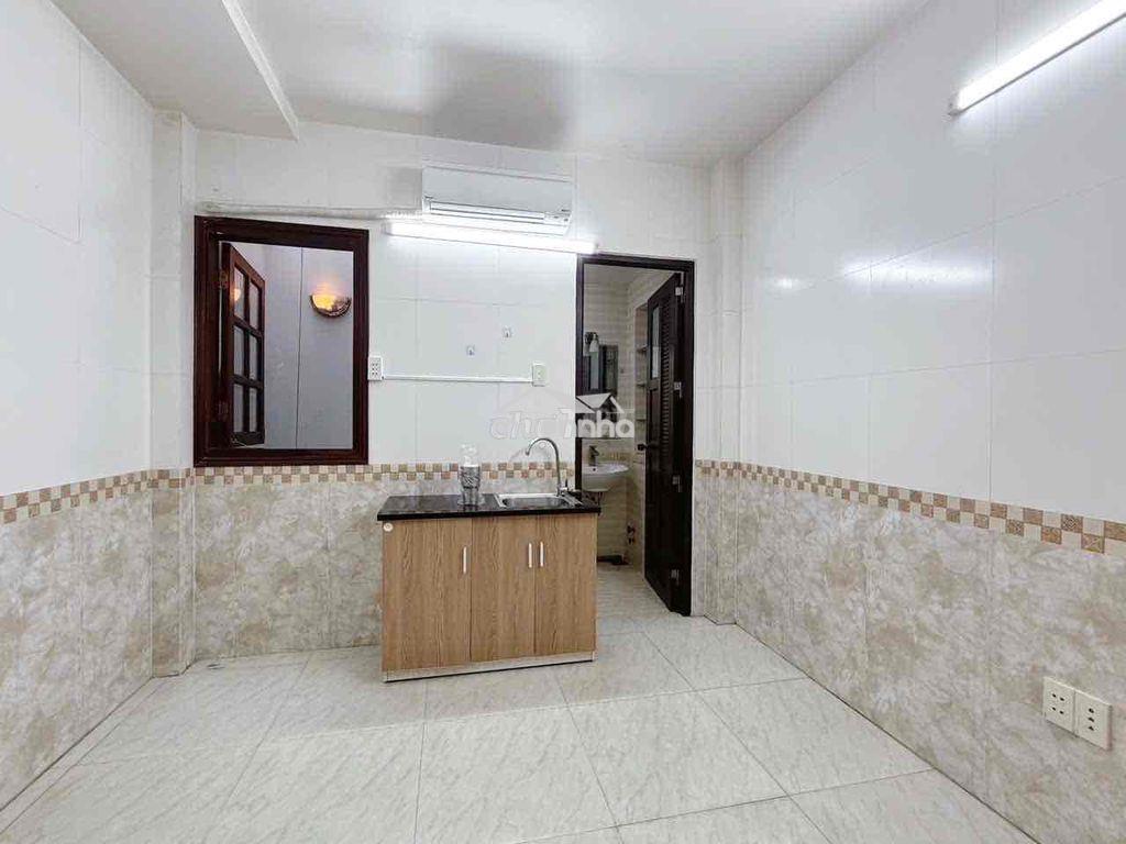 Phòng trọ giá rẻ gần q5 ban công cửa sổ gần đại học y dược, đh mở mới - 3