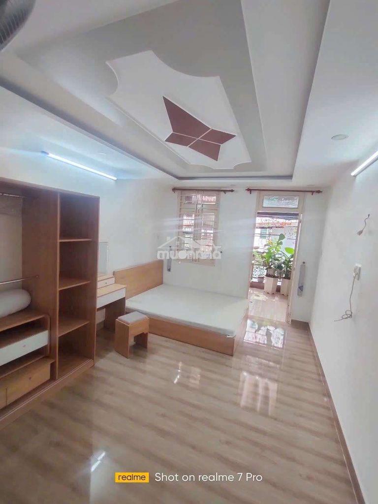Cho thuê ngắn hạn dài hạn phìng lầu 2 thang bộ quận trung tâm