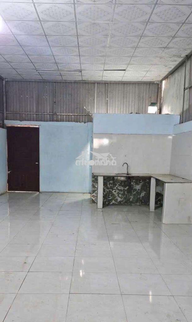 Cho thuê kho 586 5tr, dt 125mv, lộ 16m 10 tấn.  - 4