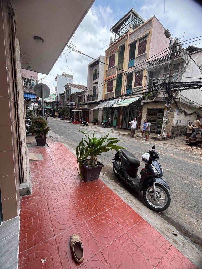 Bán mặt tiền tầng trệt lô c chung cư cây mai p16 quận 11
