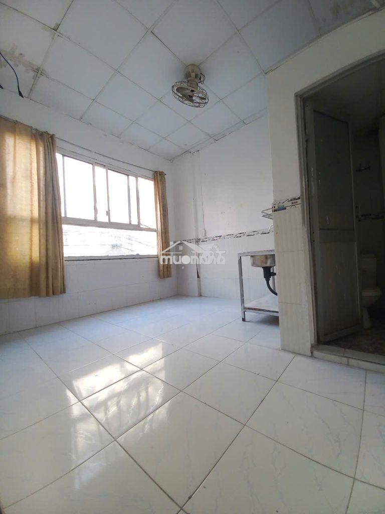 Cho thuê rẻ 2 phòng gần trường tôn đức thắng, chỉ 3,9 triệu - 3