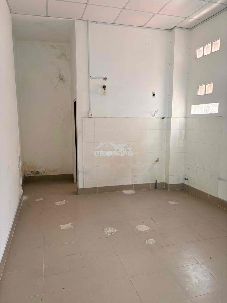 Nhà cấp 4 diện tích lớn cho thuê - 2