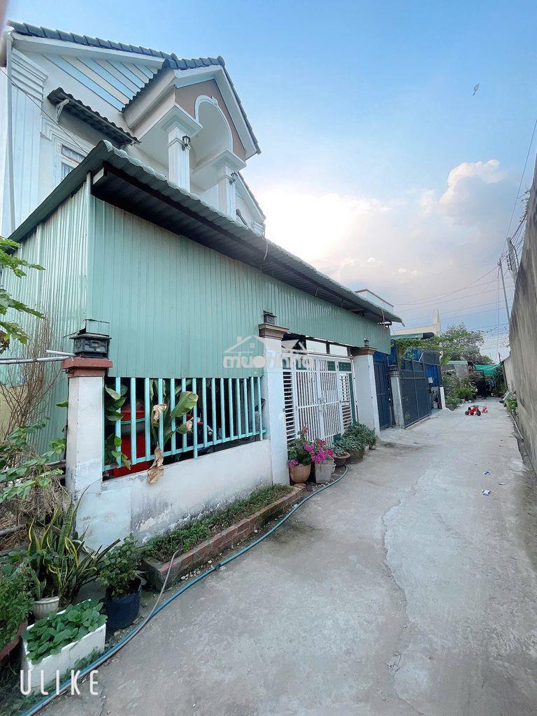 BÁN GẤP NHÀ MÁI THÁI ĐẸP LUNG LINH - Ô TÔ NGỦ TRONG NHÀ - CHỈ 2.7 TỶ